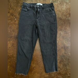 Hollister Curvy High Rise Mom Jean Black Frayed 13S